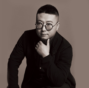 美術(shù)教研室主任 王曉東